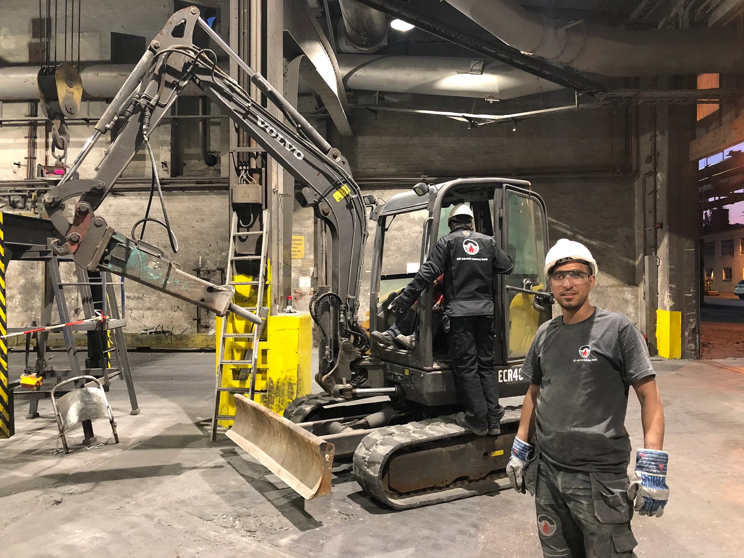 Maschineller Ausbruch einer Altauskleidung mit Bagger durch SBS Industrial Solutions